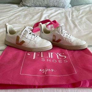 Veja’s like new worn once.